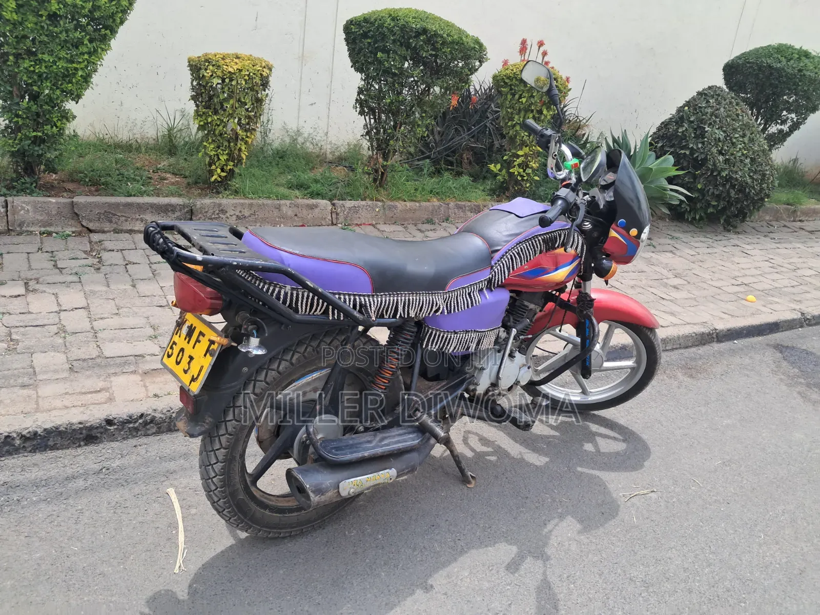 Bajaj Boxer 150 UG 2023 Red