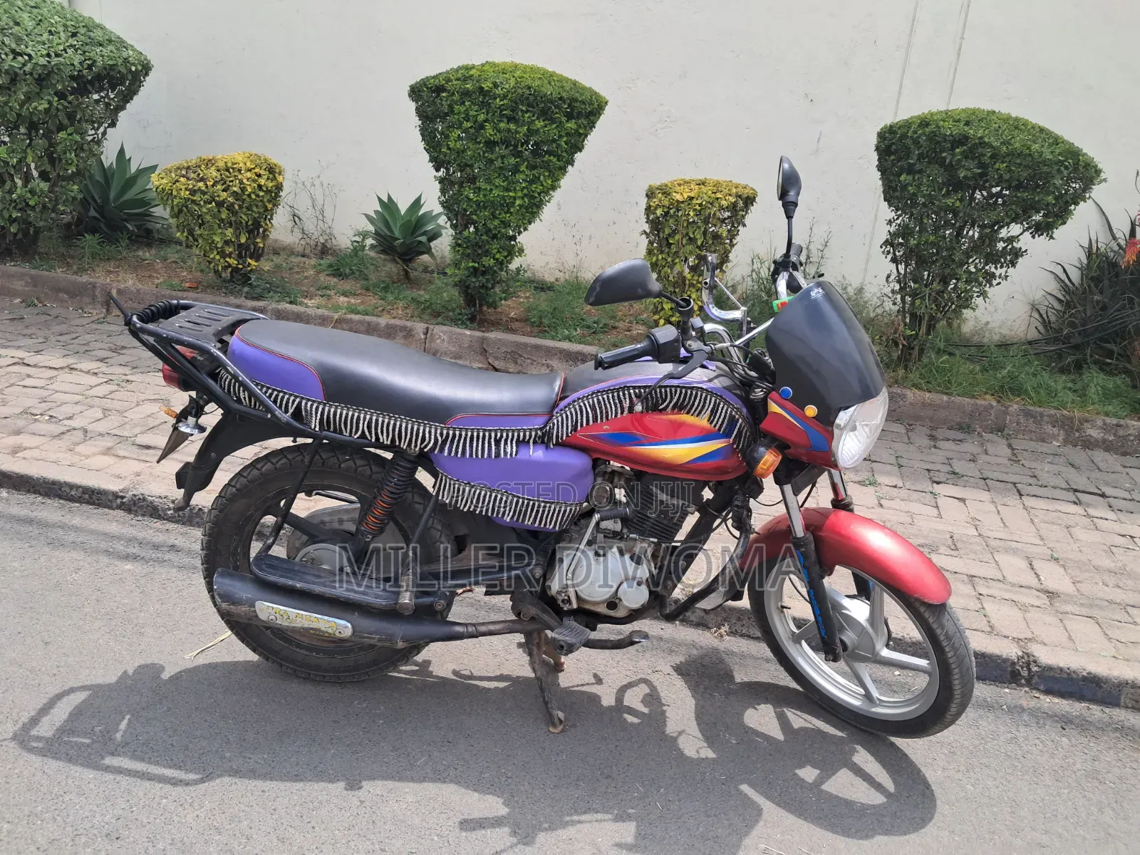 Bajaj Boxer 150 UG 2023 Red