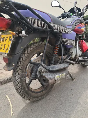 Bajaj Boxer 150 UG 2023 Red