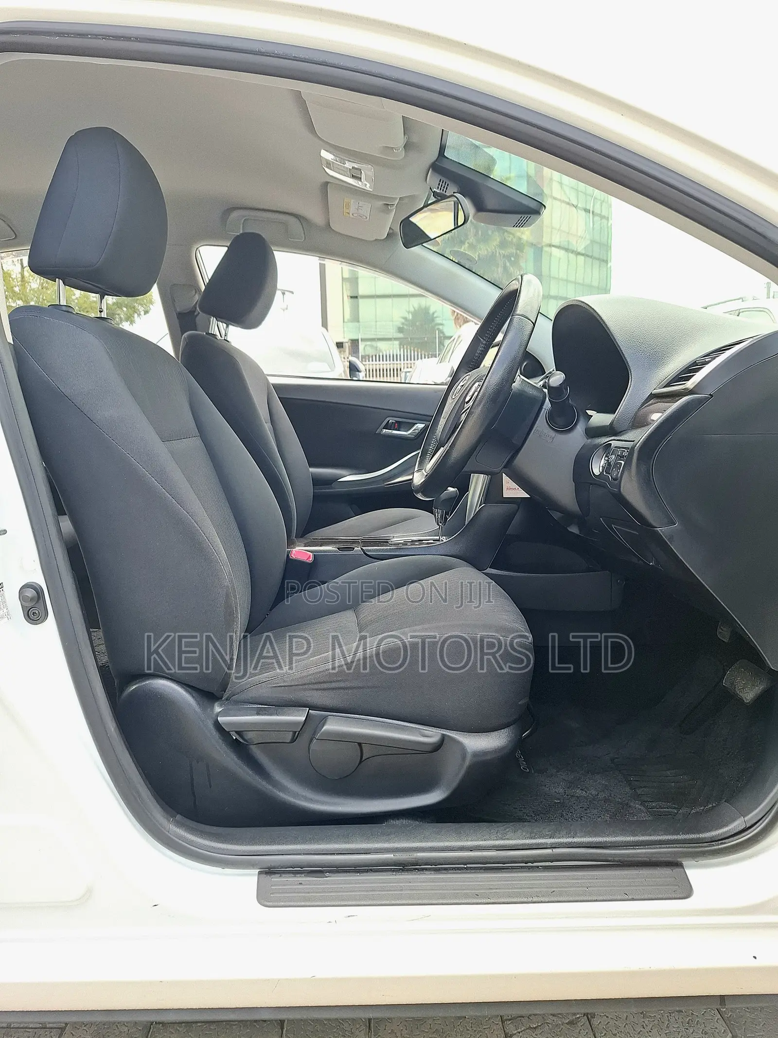 Toyota Premio 1.8 FWD 2019 White