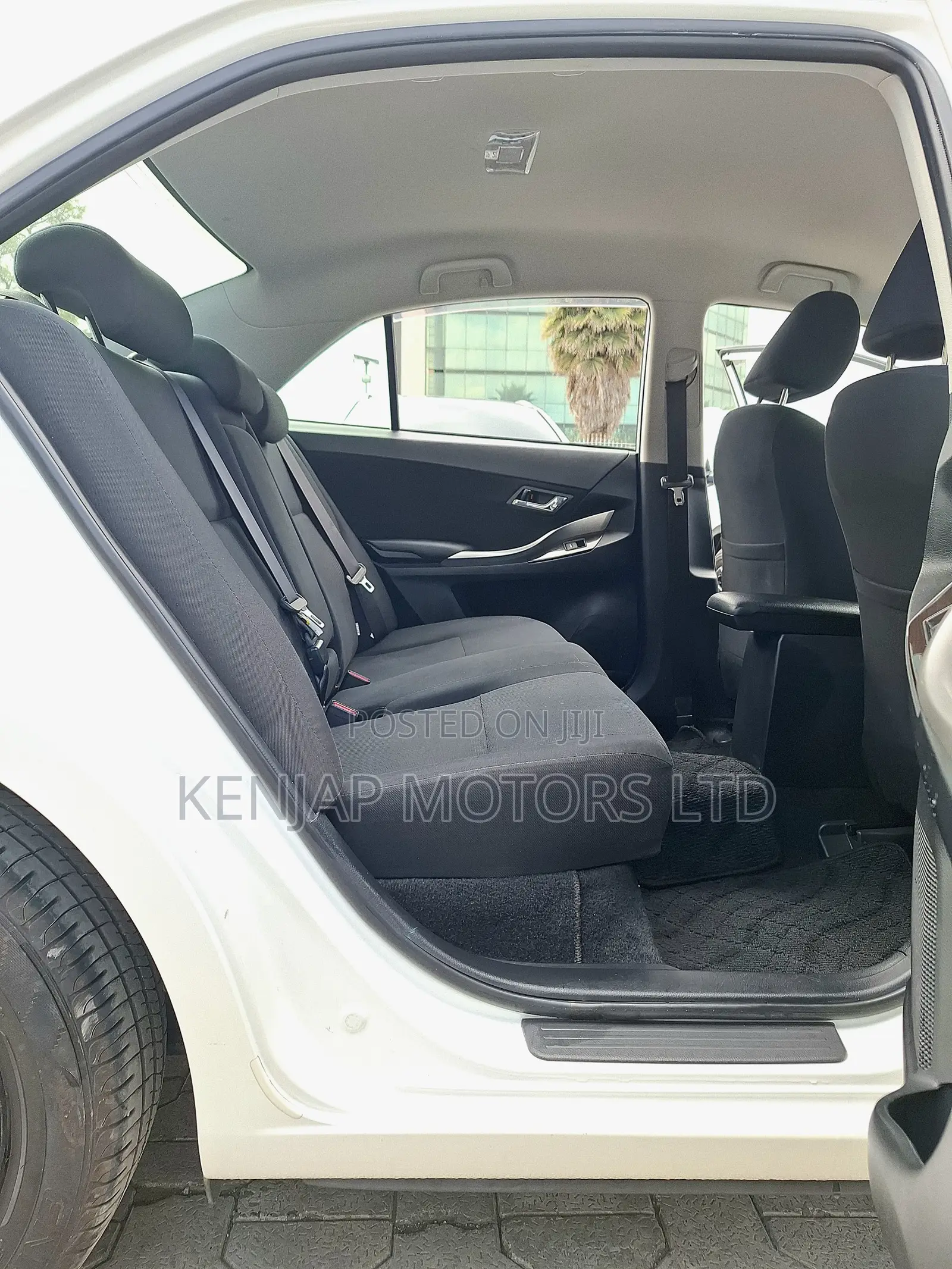 Toyota Premio 1.8 FWD 2019 White