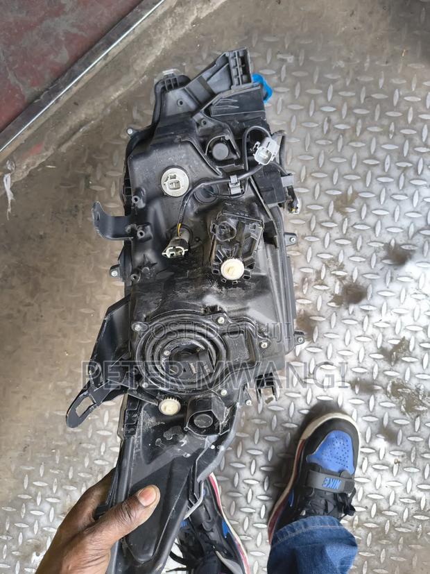 Subaru Sh5 Headlight - thumbnail 4