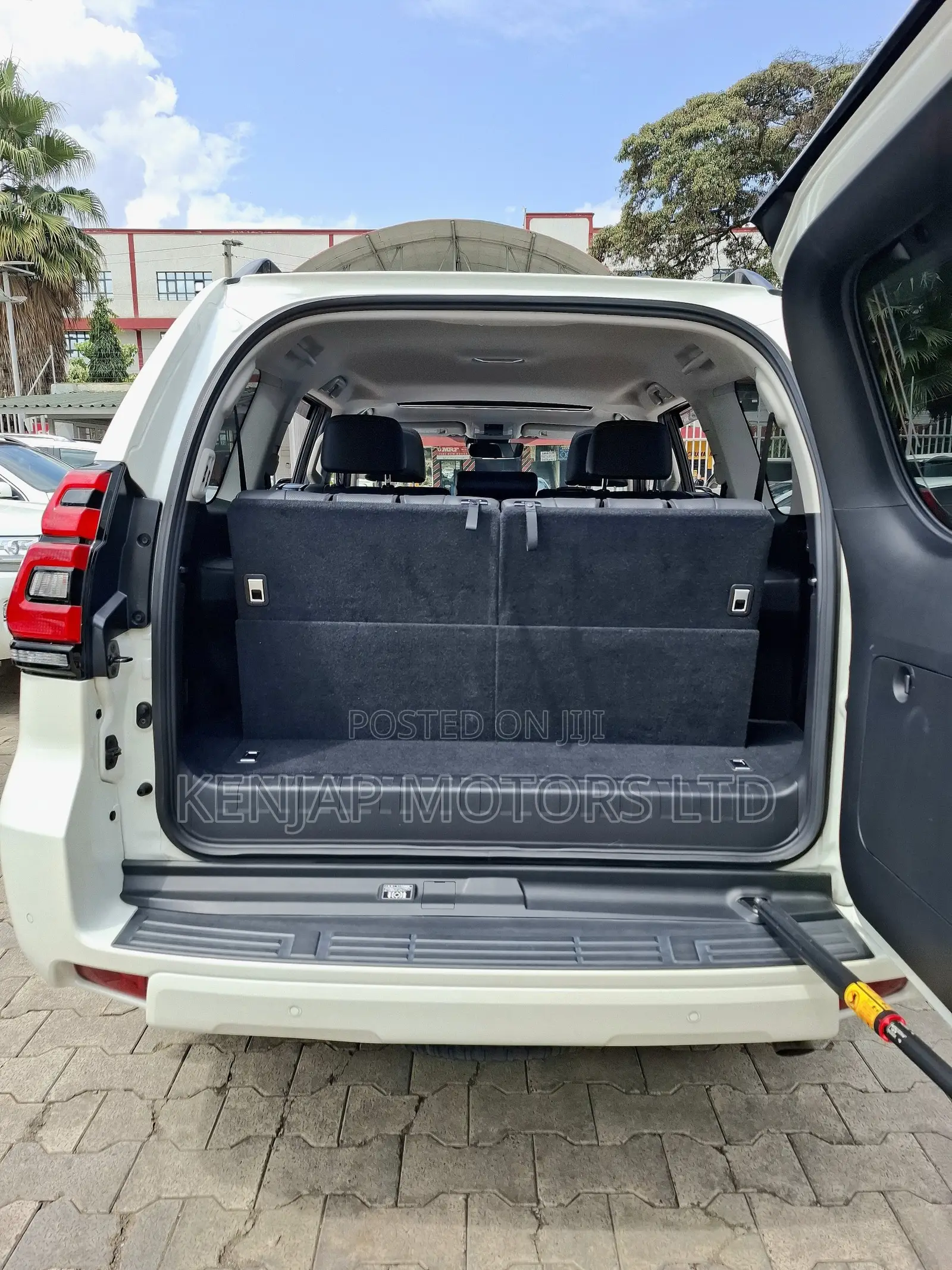 Toyota Land Cruiser Prado 2.8 2020 White