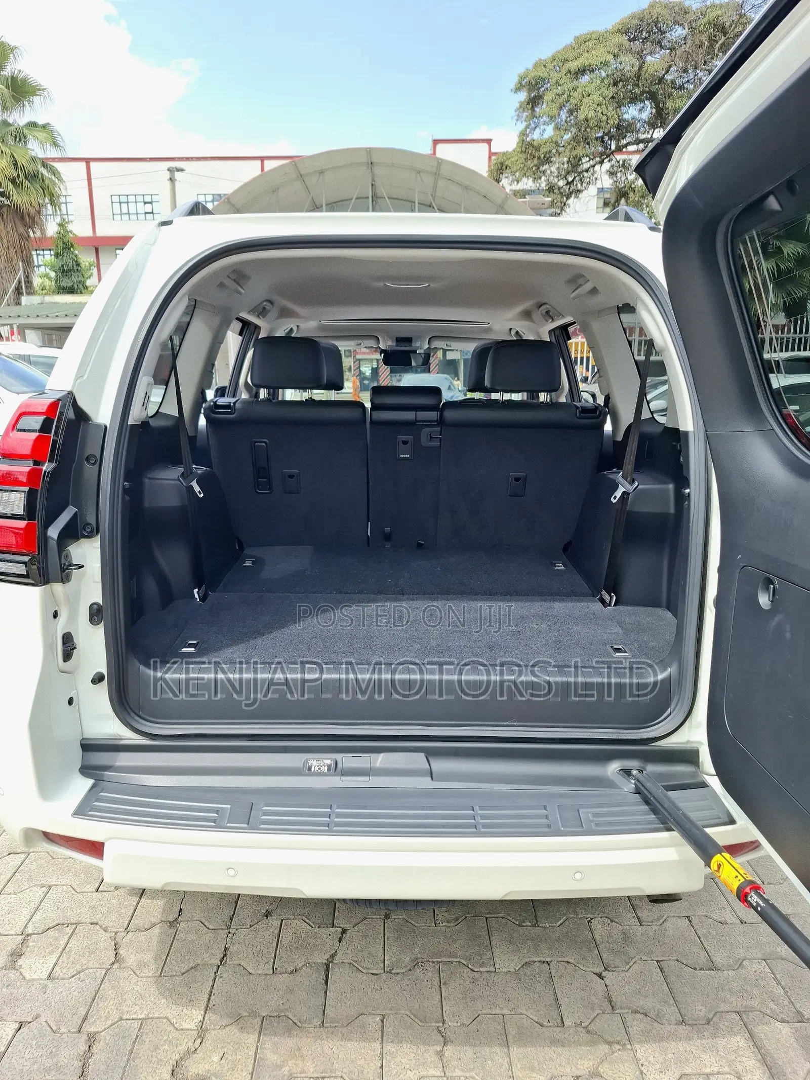 Toyota Land Cruiser Prado 2.8 2020 White