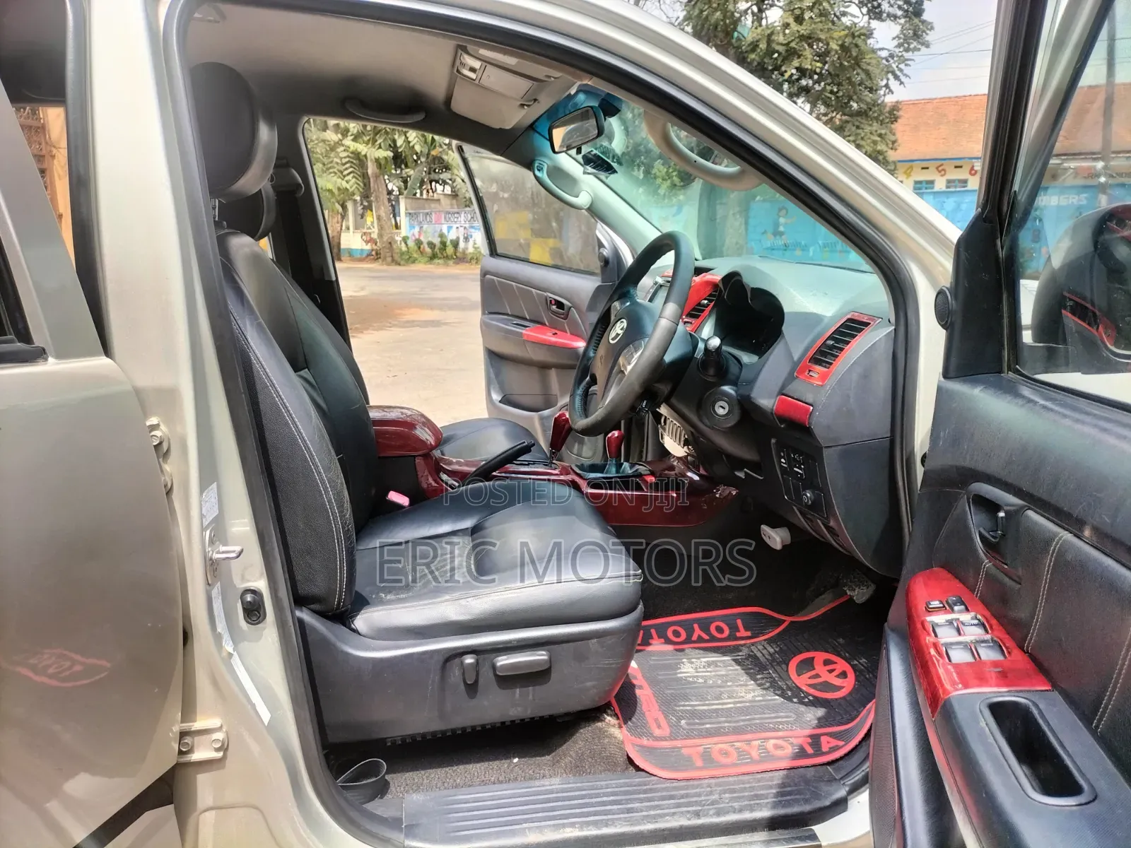 Toyota Hilux 2013 Brown