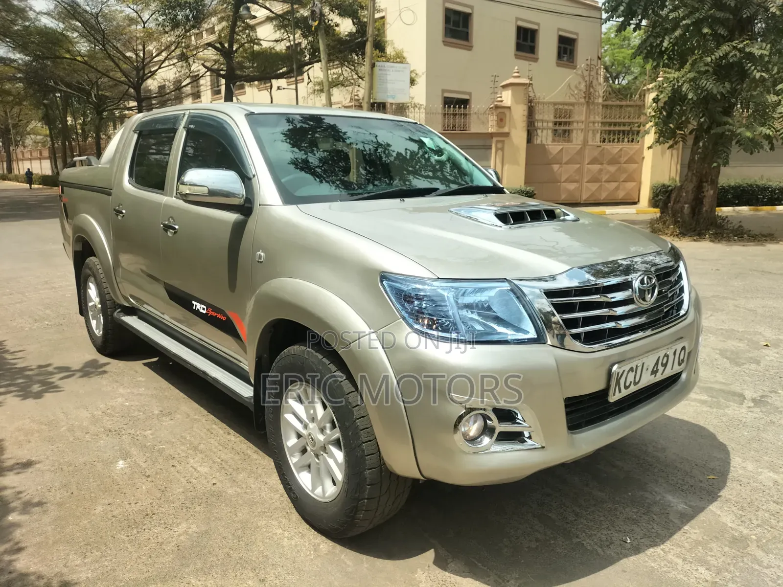 Toyota Hilux 2013 Brown