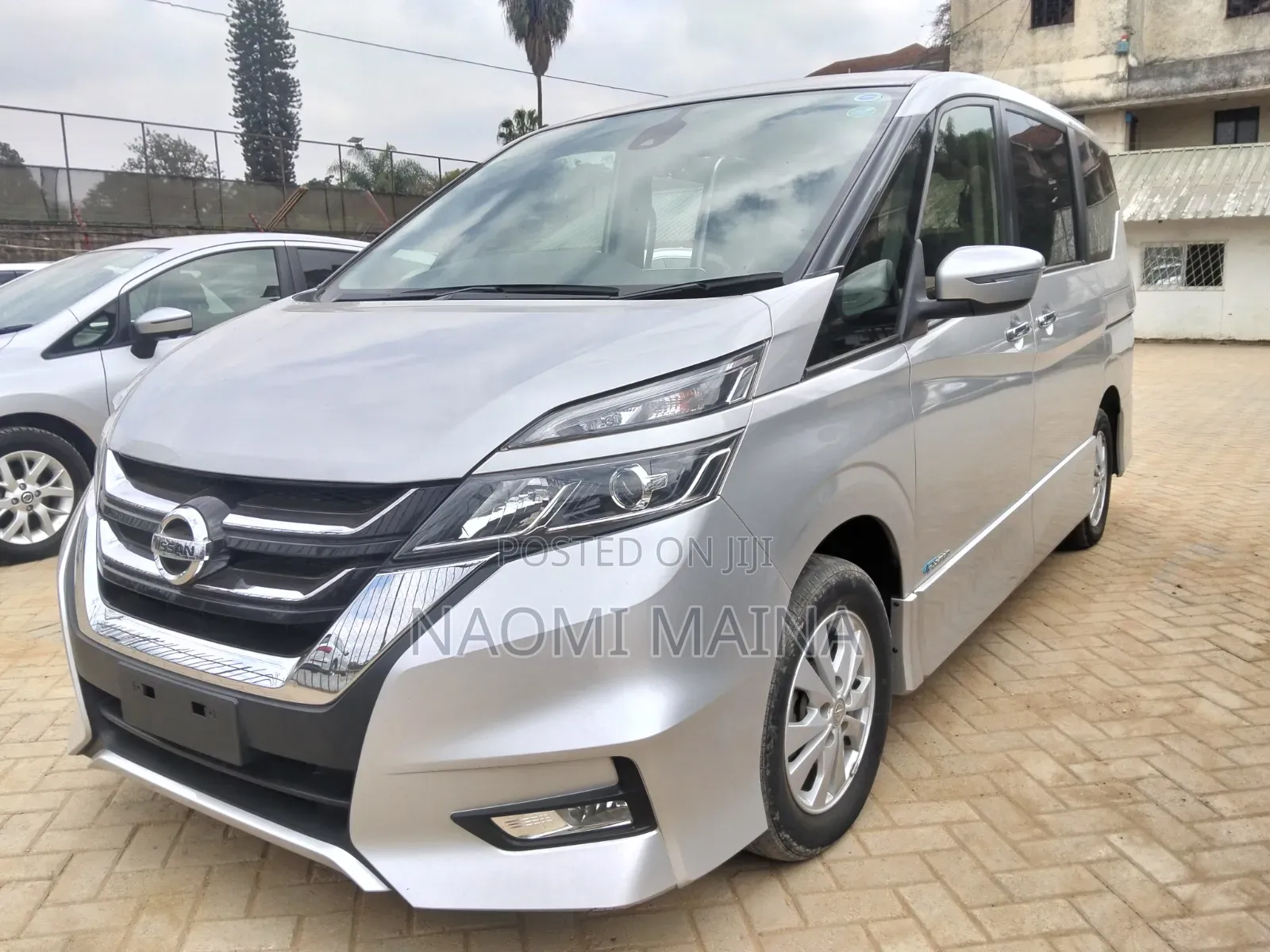 Nissan Serena 2018 Silver