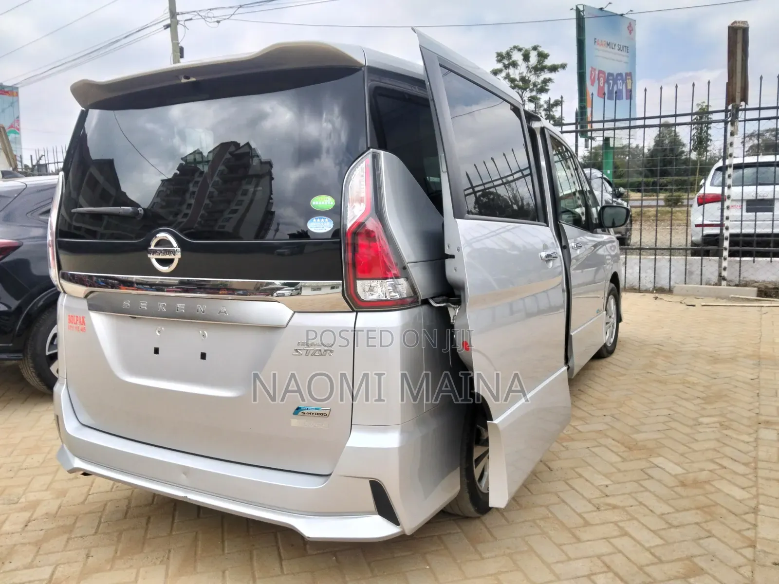 Nissan Serena 2018 Silver