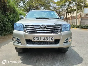 Toyota Hilux 2013 Gold