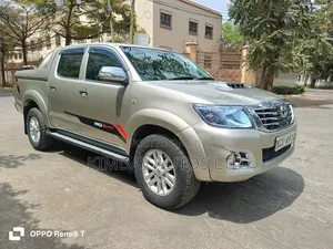 Toyota Hilux 2013 Gold