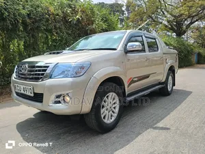 Toyota Hilux 2013 Gold