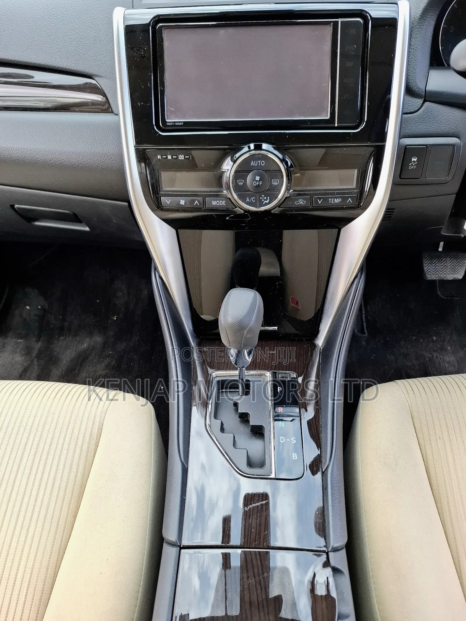 Toyota Premio 2019 Black