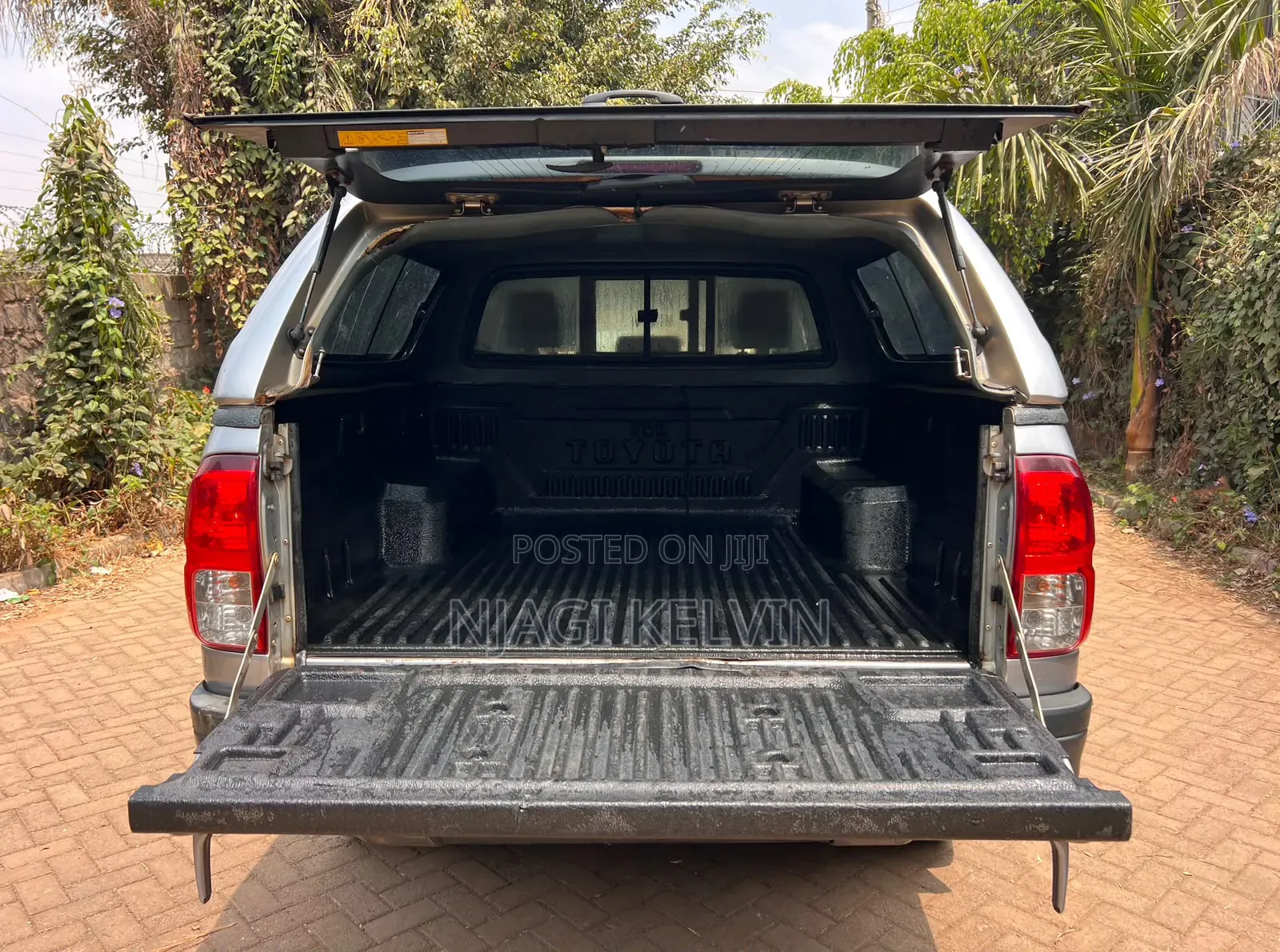 Toyota Hilux 2021 Gray