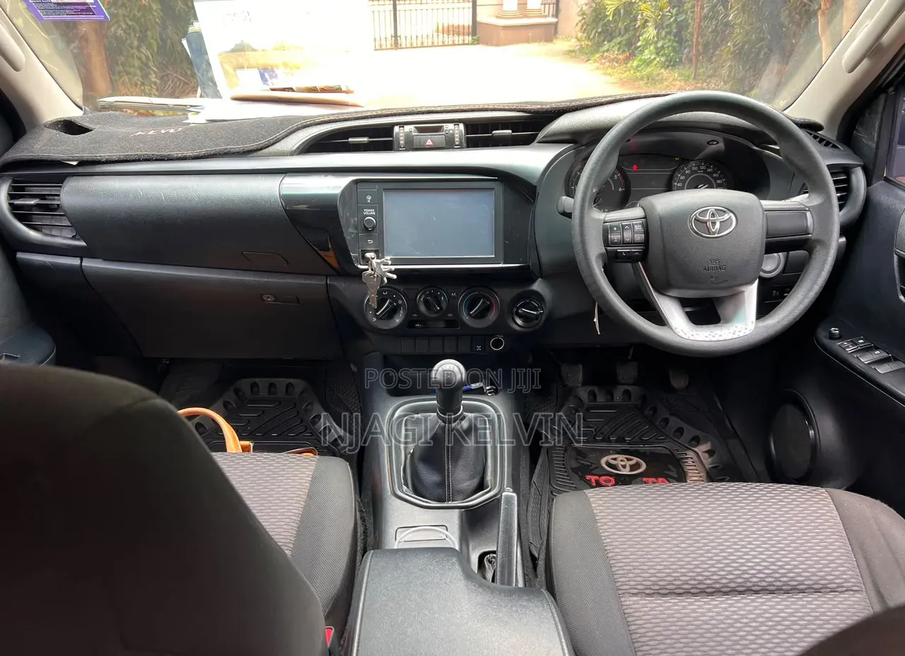 Toyota Hilux 2021 Gray