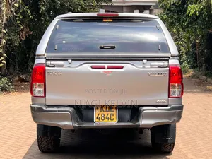 Toyota Hilux 2021 Gray