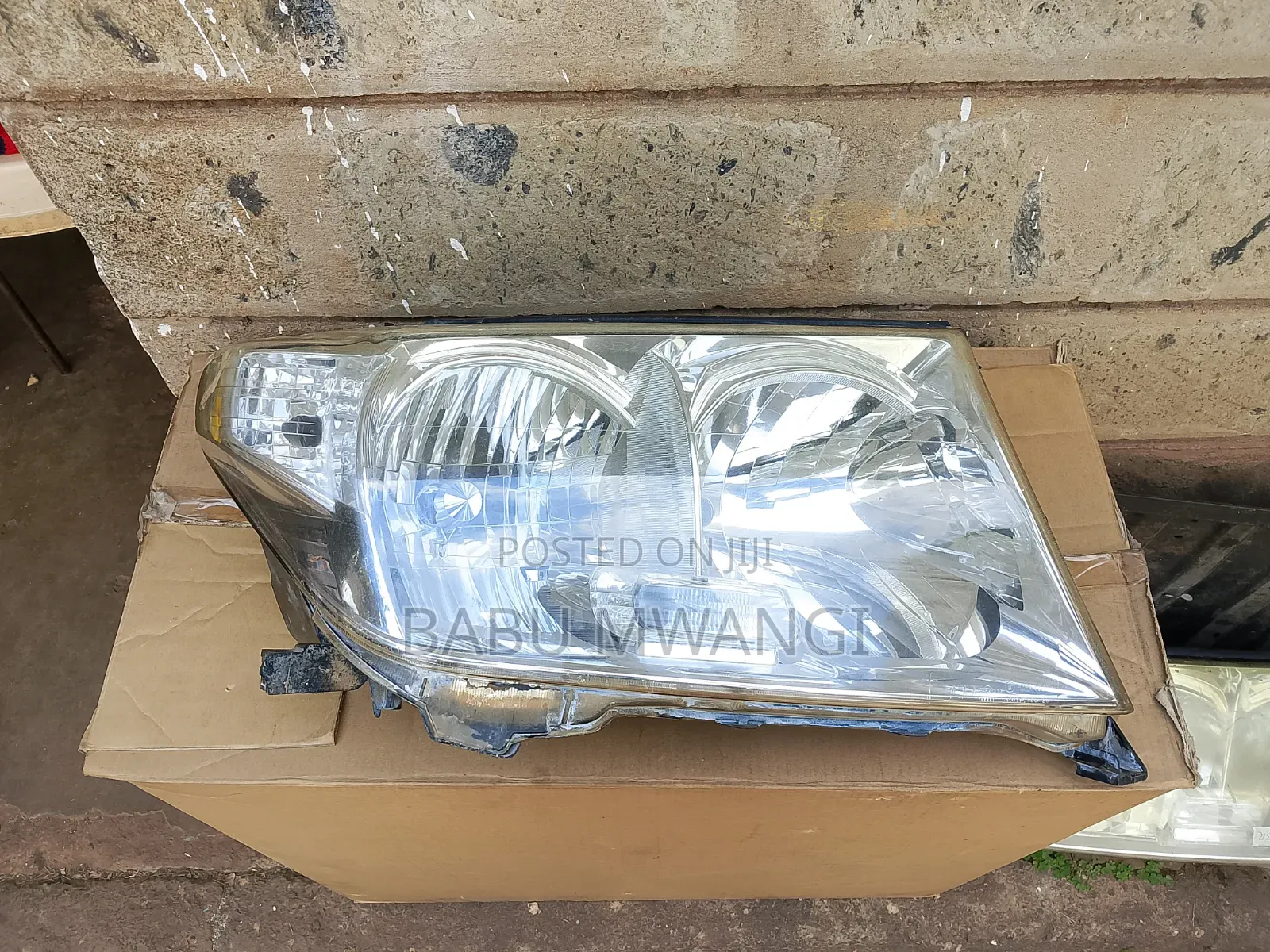 Front Right Headlight (OEM Original) LC200 Land Cruiser