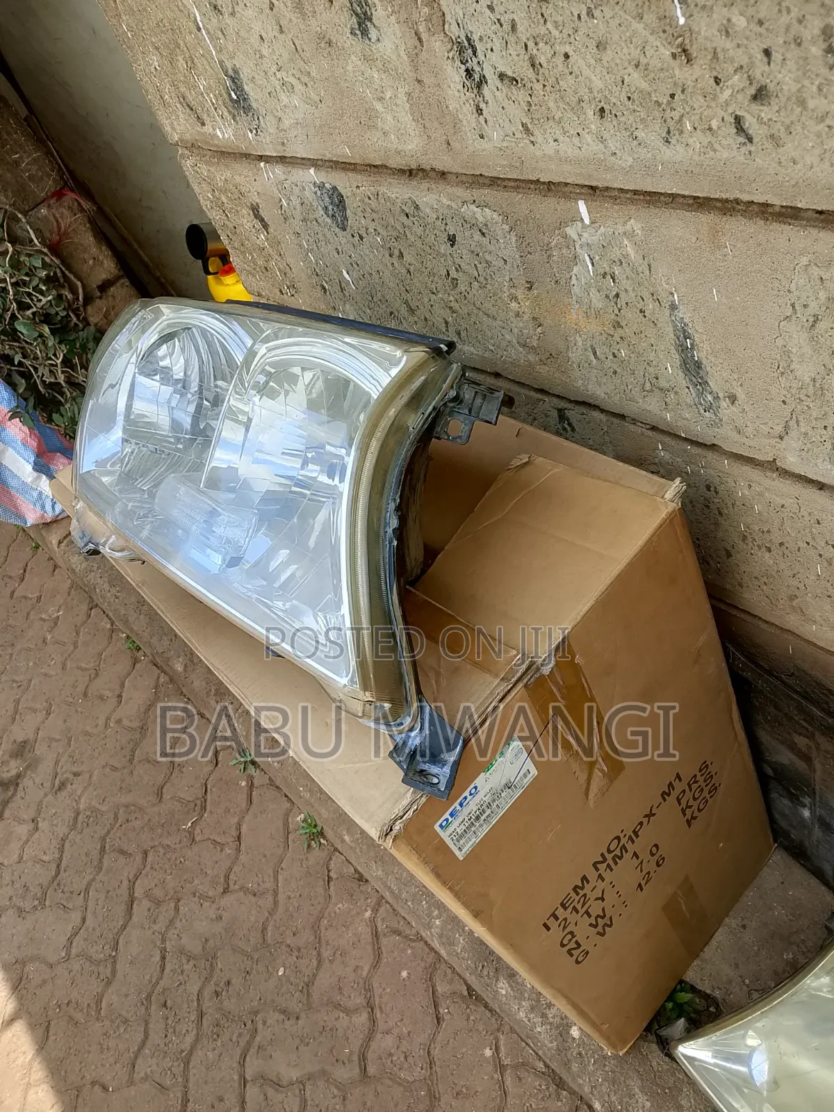 Front Right Headlight (OEM Original) LC200 Land Cruiser