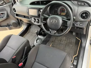 Toyota Vitz 2016 Silver