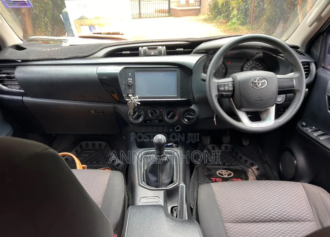 Toyota Hilux 2021 Gray