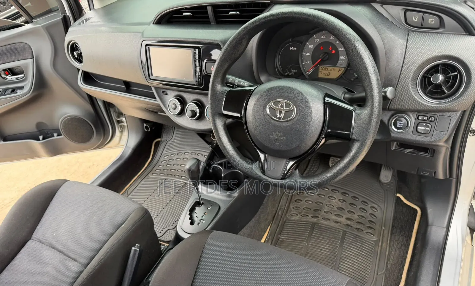 Toyota Vitz 2016 Silver