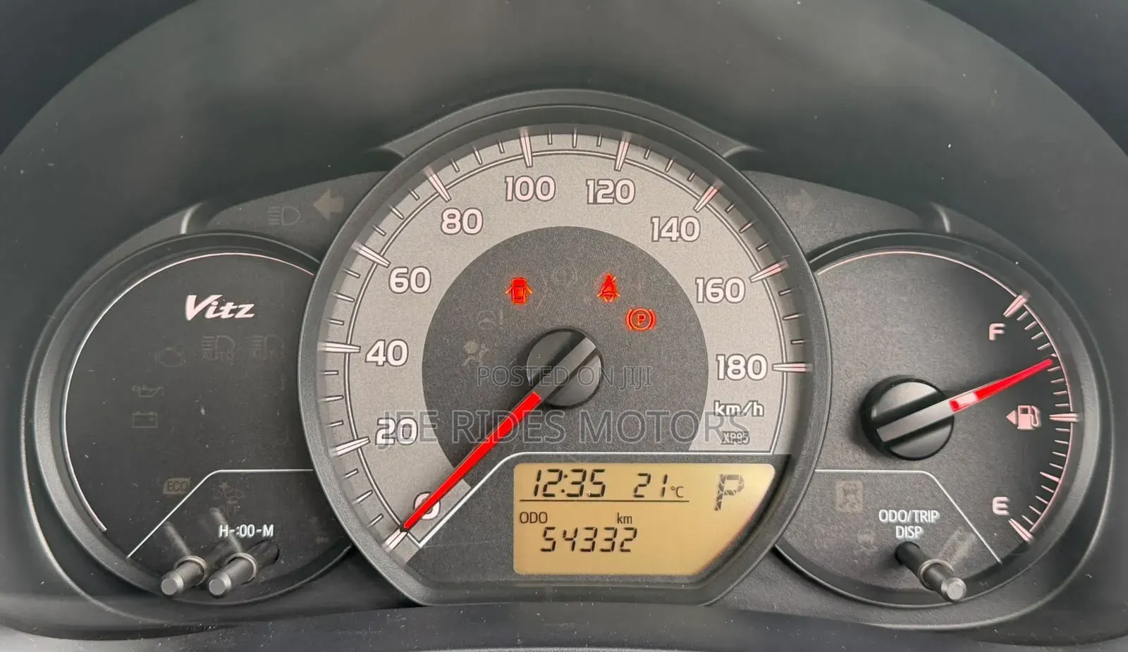Toyota Vitz 2016 Silver
