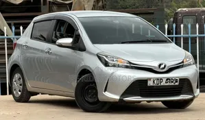 Toyota Vitz 2016 Silver