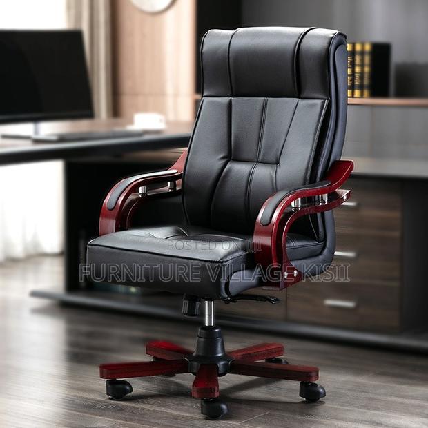 Office Chair: Executive Leather Chair - thumbnail 7