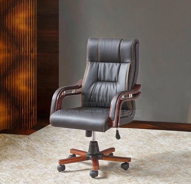 Office Chair: Executive Leather Chair - thumbnail 4