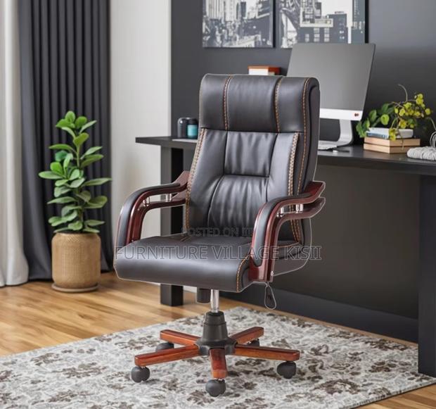 Office Chair: Executive Leather Chair - thumbnail 14
