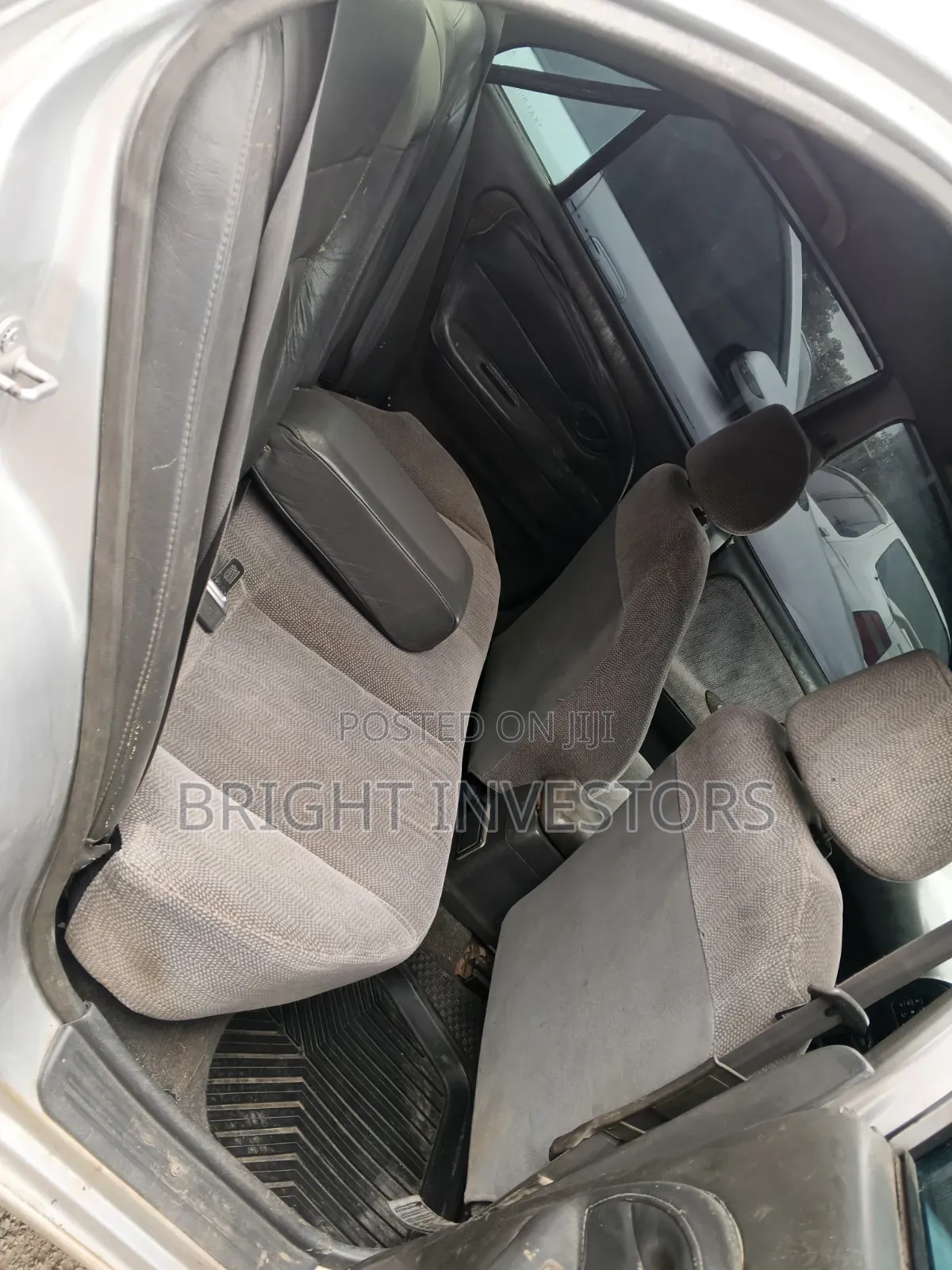 Mitsubishi Lancer 2000 Silver
