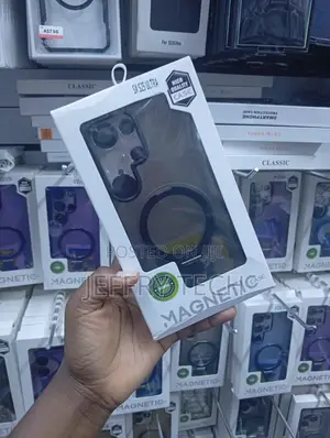 Magnetic Shockproof Case Packaged for the Samsung Galaxy S25 Ultra,