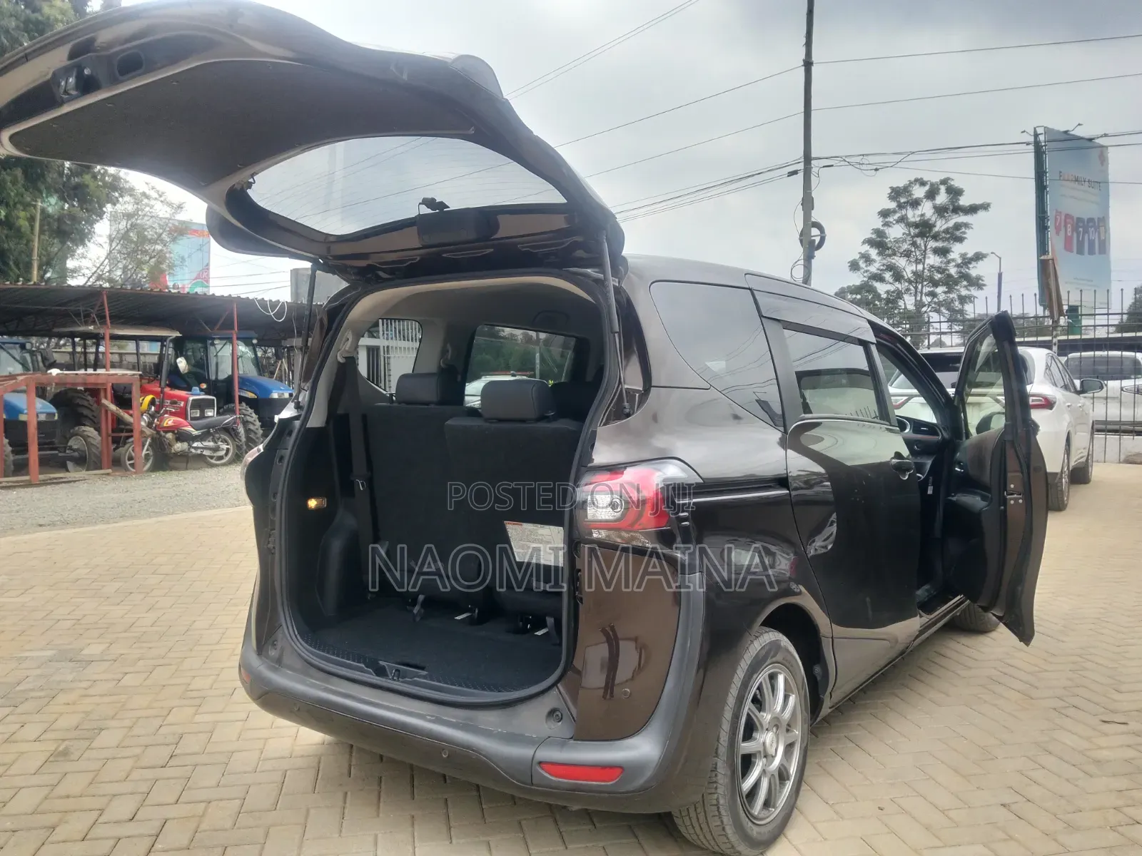 Toyota Sienta 2019 Brown