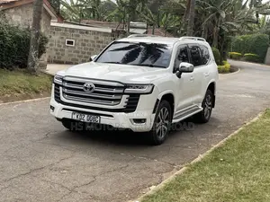 Toyota Land Cruiser 4.6 V8 ZX 2012 White