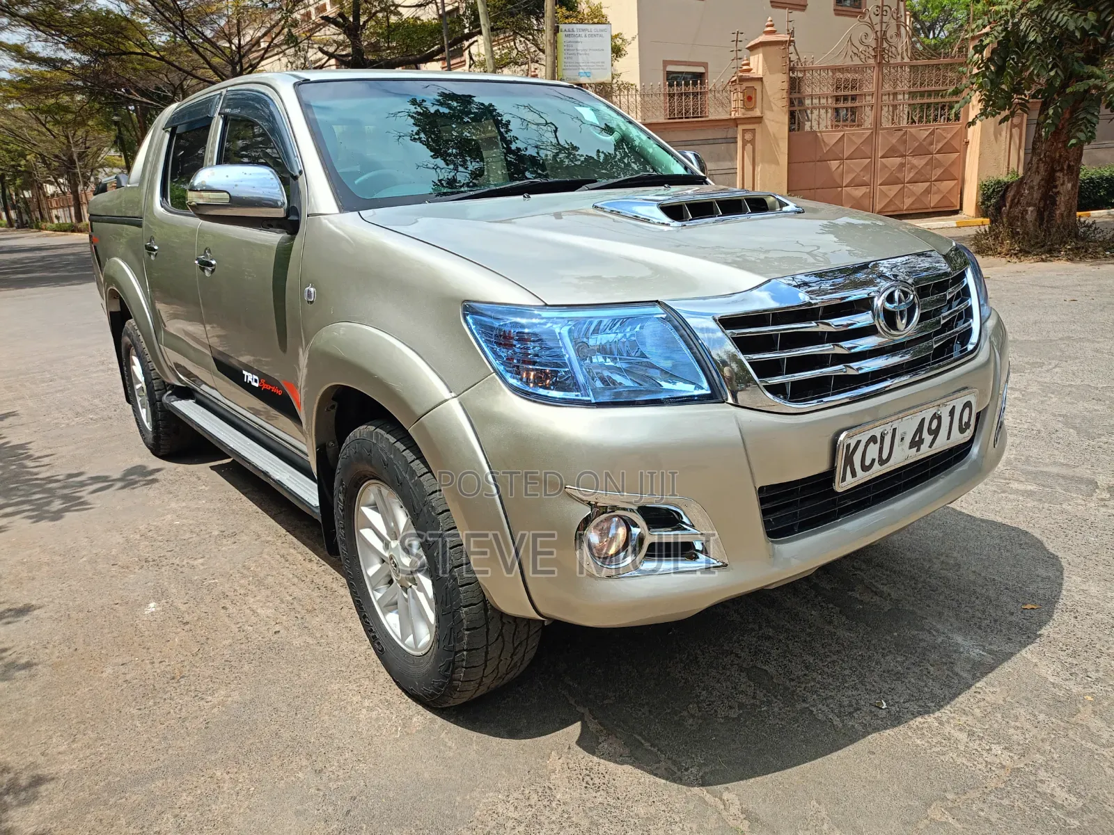Toyota Hilux 2013 Gold