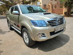 Toyota Hilux 2013 Gold