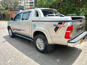 Toyota Hilux 2013 Gold