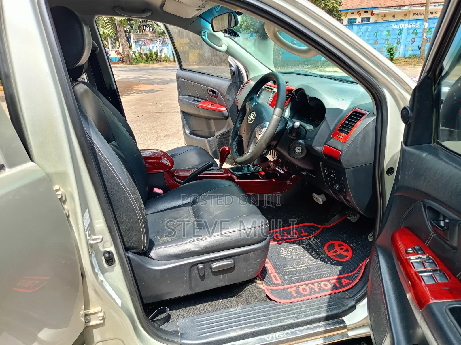 Toyota Hilux 2013 Gold