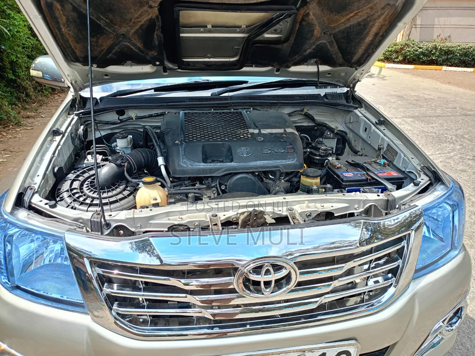 Toyota Hilux 2013 Gold