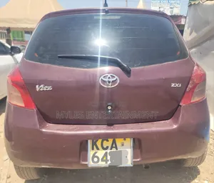Toyota Vitz 1.3 FWD 5dr 2007 Maroon