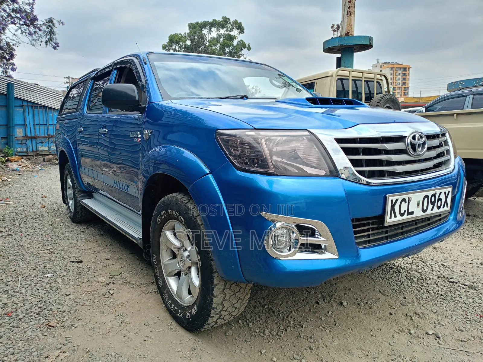 Toyota Hilux 2011 Blue