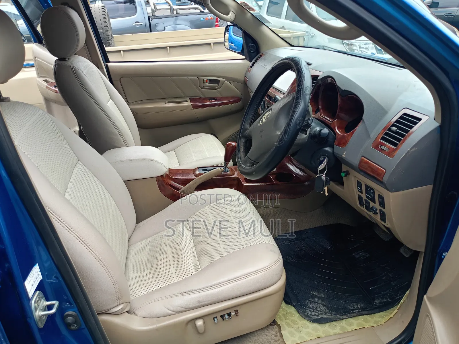 Toyota Hilux 2011 Blue