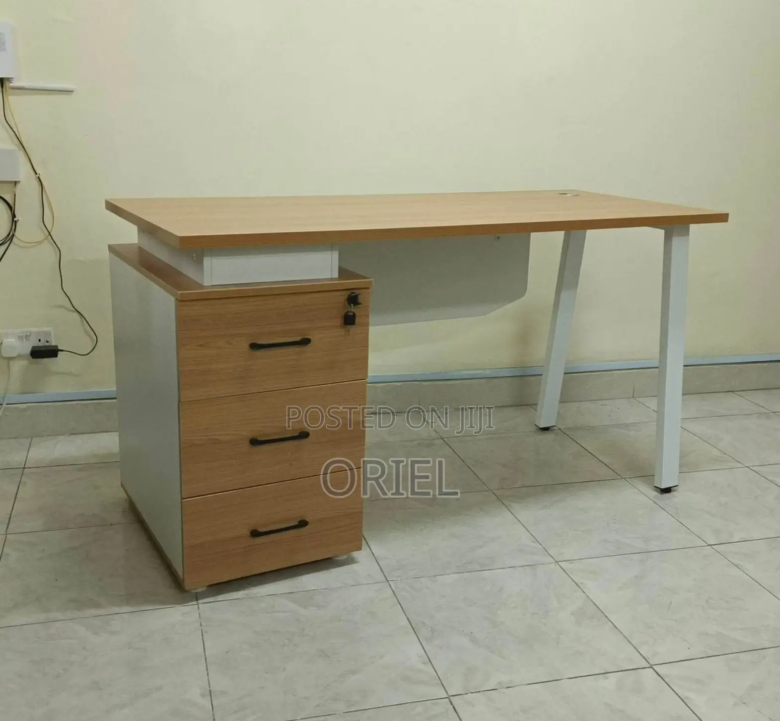 Office Desk : Ergonomic Office Desk With Drawers
