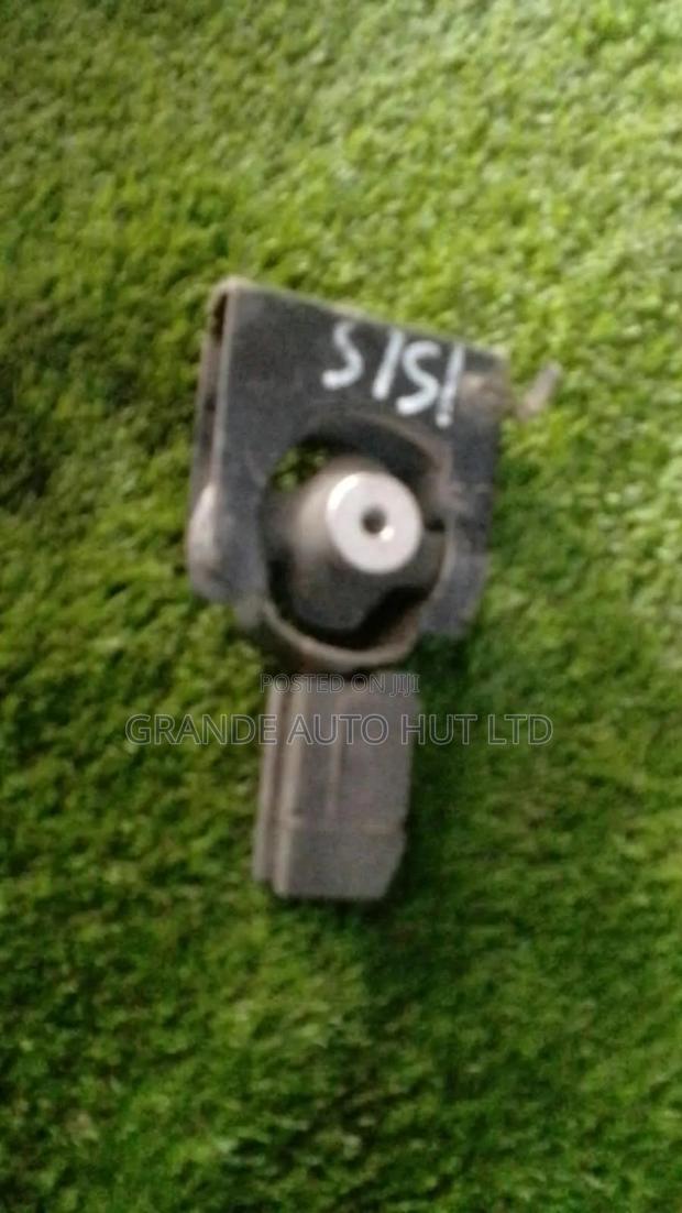 Toyota Isis Mounting Rear - main view
