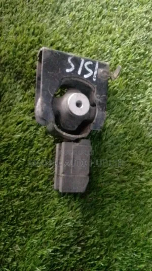 Toyota Isis Mounting Rear