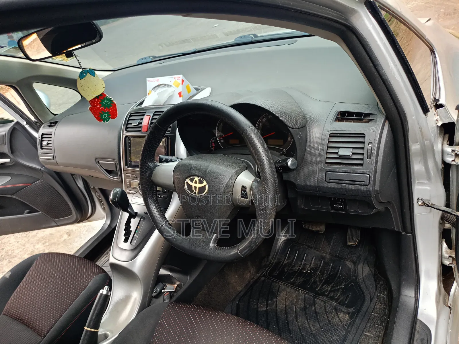 Toyota Auris 2010 Silver