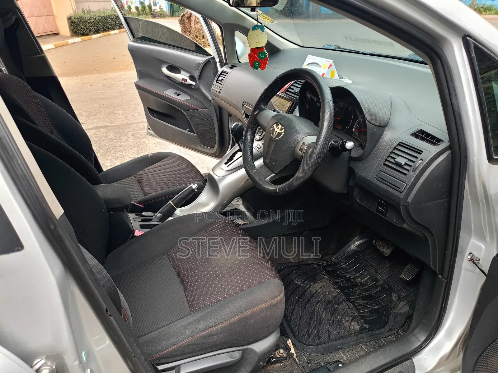 Toyota Auris 2010 Silver