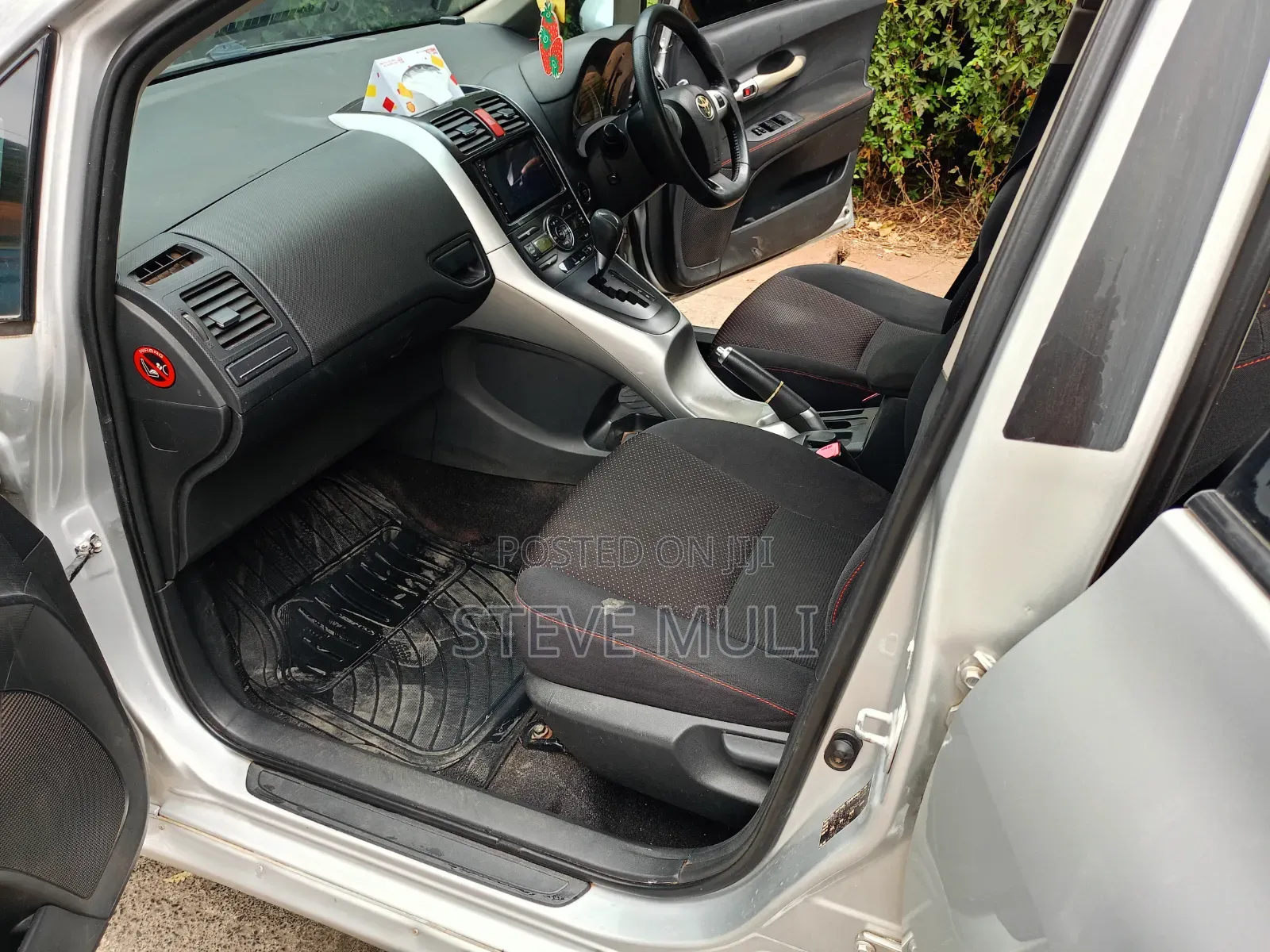 Toyota Auris 2010 Silver
