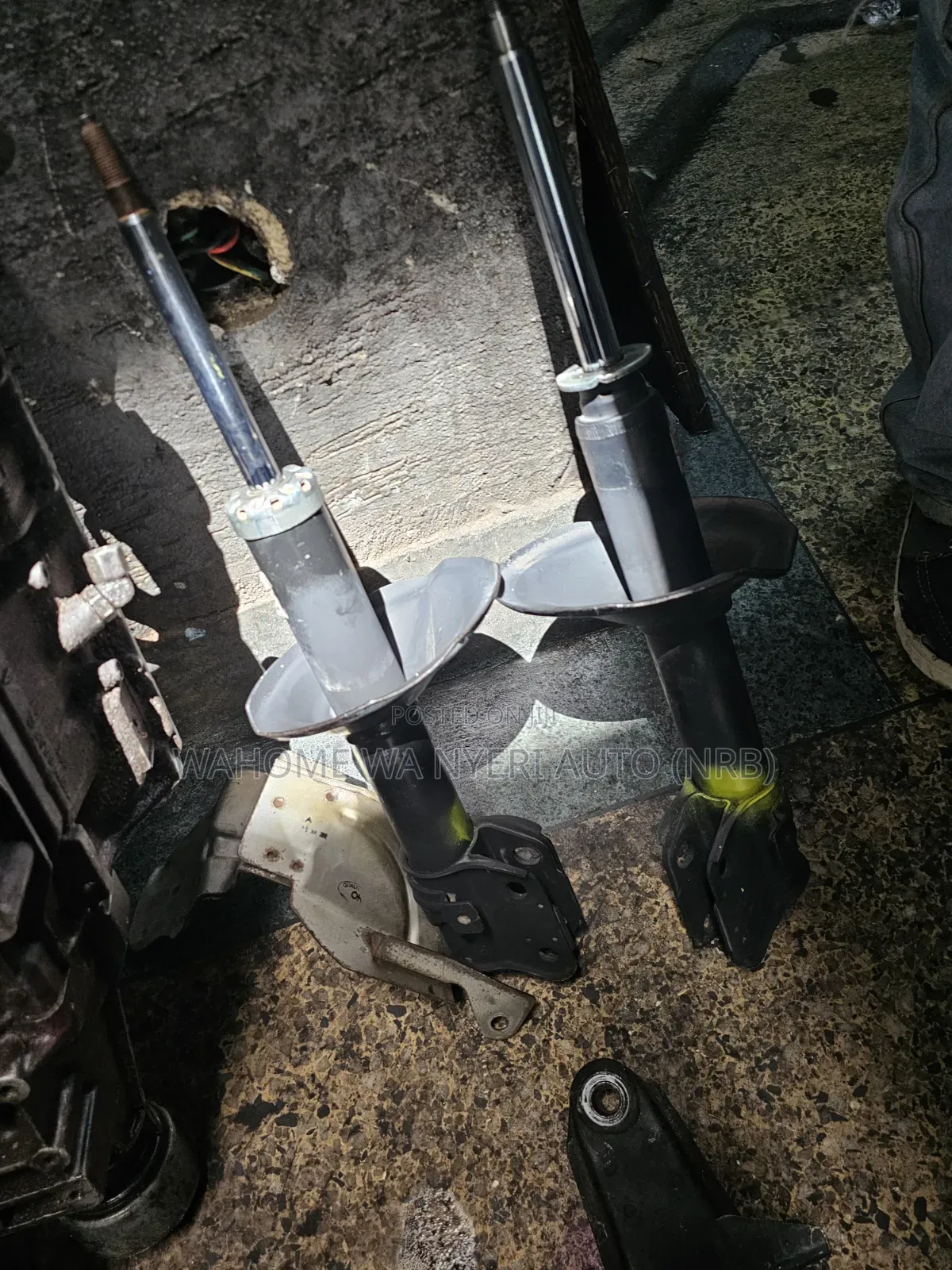 Front Shocks for Subaru Sg5