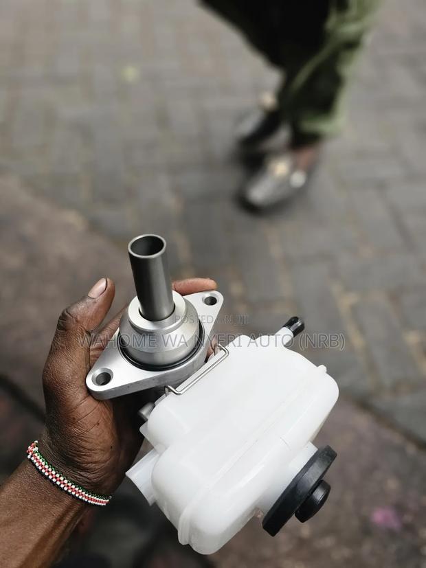Brand New Mastwr Cylinder for 7l - thumbnail 2