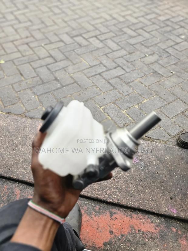 Brand New Mastwr Cylinder for 7l - thumbnail 3